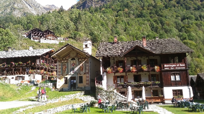 Skloubení etnické identity a cestovního ruchu nad obcí Alagna.
